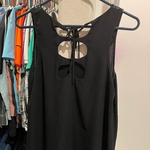 Sleeveless tunic with design